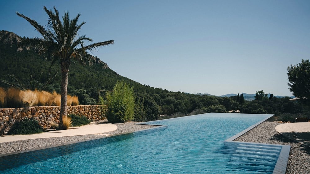 We're thrilled to welcome Es Racó D'Artà, a beautiful well being retreat in Mallorca - a unique destination where you can reconnect with nature and yourself. Sense the silence with their wonderful selection of #giftvouchers tinyurl.com/5n6cn99c