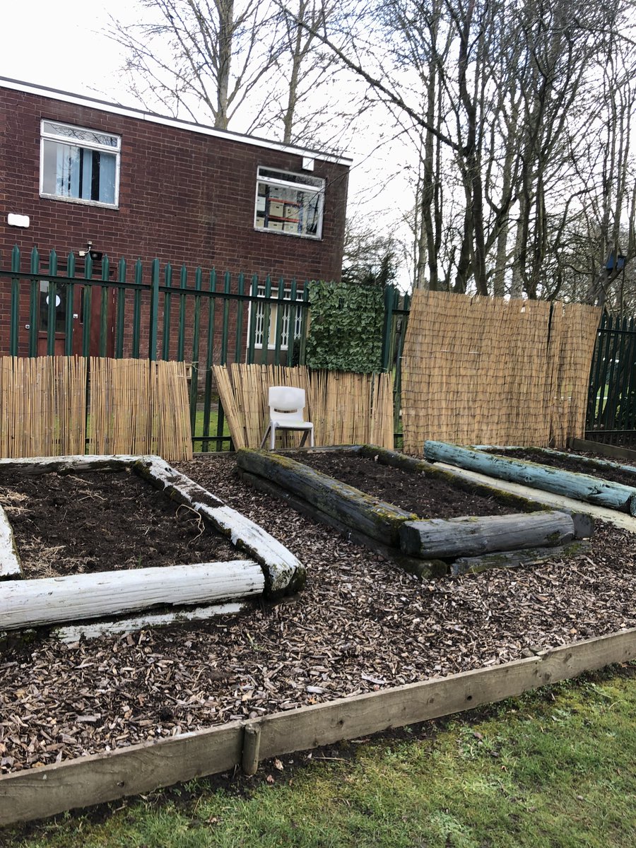 1woodfield1's tweet photo. #HFCommunityProject  #GardenersWorld  #DofEprogramme. #Transformingoutdoorlearningspace #outdoors 

Look at this fantastic progression of our outdoor working space. Keep up the great work everyone! https://t.co/z7lAg3OqSm