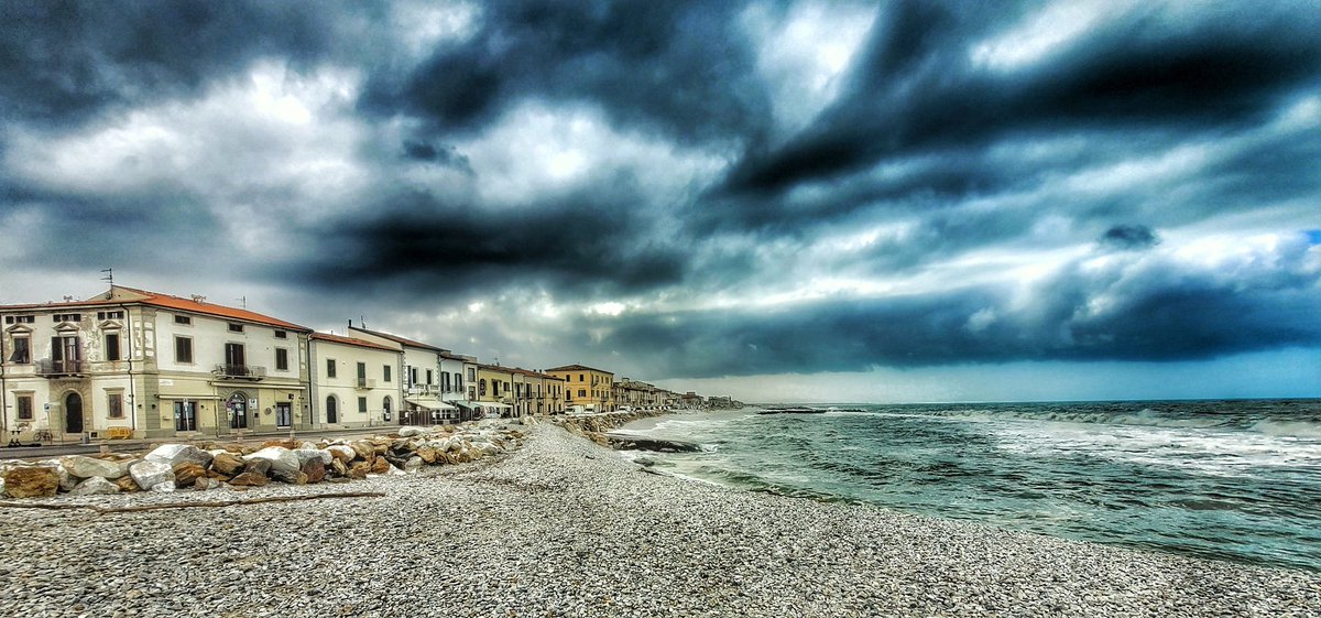 ilovepisa's tweet photo. Marina di pisa
.
#pisa #pisaitaly #pisatower #eventiarte #photo #igersitalia #instatravel #sunset #hdr #rivercity #europe #art #sunset #architecture #arno #trip #sun https://t.co/tmkU24uvNa