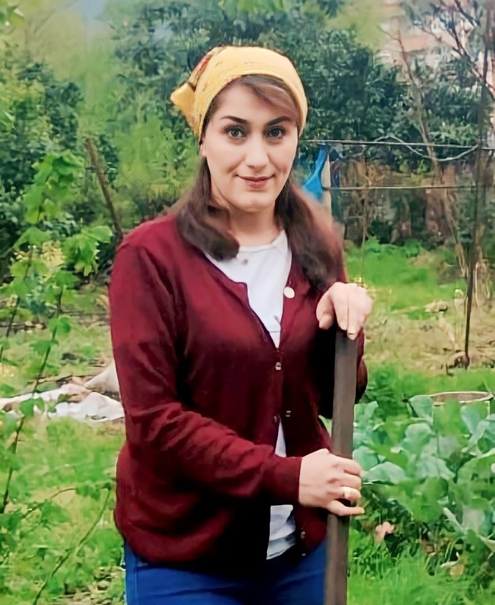y_ozgurpolitika's tweet photo. 📌Daha ne olsun?

◾️Yeşil Sol Parti'nin Gümüşhane adayı Elif Çiftçi, "Kadınların ikinci plana atıldığı Gümüşhane'den, Türkiye'deki en büyük partilerden birinin 1. sıra adayıyım. Daha ne olsun?" dedi.

https://t.co/RdhIPPmYrr https://t.co/S1dFC1NHwi