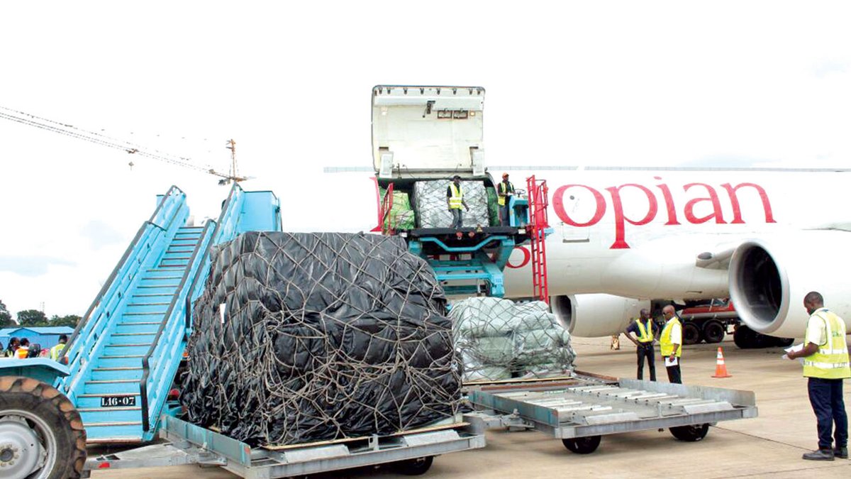 the_afchub's tweet photo. STILL NOT RESOLVED

SOME OF THE REASONS WHY NIGERIAN AGRO PRODUCTS ARE THE MOST EXPENSIVE IN THE WORLD MARKETS... 

For example, 2kg of pineapple 🍍 from Costa Rica about 12 hours flight to London is £0.95 - £1.10 in most supermarkets. 2kg of pineapple 🍍 from Nigeria about... https://t.co/GmBZbra79j