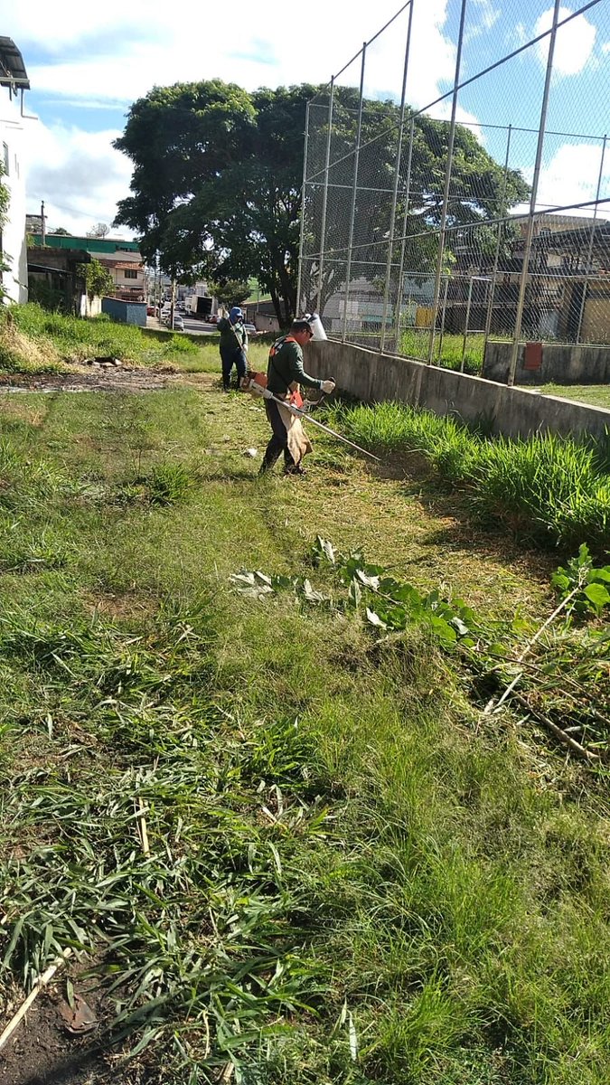 prefeiturajf's tweet photo. 🍃 Limpeza e poda de grama
📍 Canteiros centrais da Avenida JK
📍 Campo de futebol do bairro Nova Era II
📍 Canteiros laterais da Avenida Brasil, Mariano Procópio
📍 Canteiros centrais da Avenida Doutor Paulo Japiassu Coelho, Cascatinha
#ProgramaBoniteza https://t.co/zeO7dZgG6C