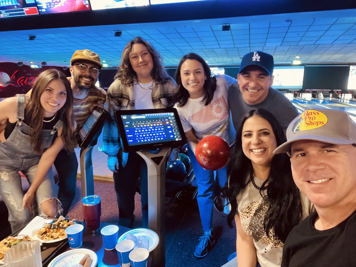tim9house's tweet photo. Hangs 🎳 https://t.co/Ek7EMHQRKv