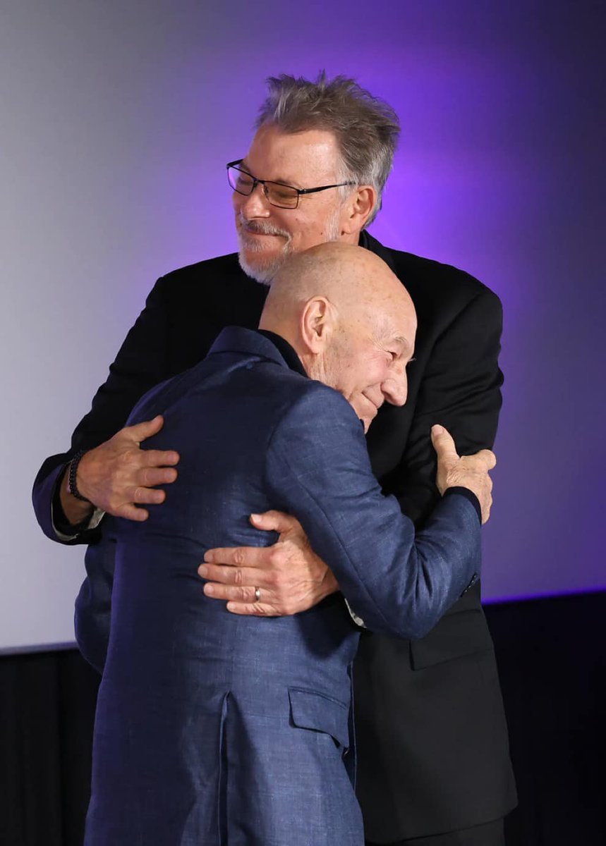 PixelsFromMars's tweet image. You often hear actors say " I loved to work with..." - the real magic of #startrektng &amp;amp; #startrekpicard is, IMHO, you totally see and feel that connection the cast still have today. I hardly can say this about any colleagues from 30 years ago tbh. @SirPatStew &amp;amp; @jonathansfrakes