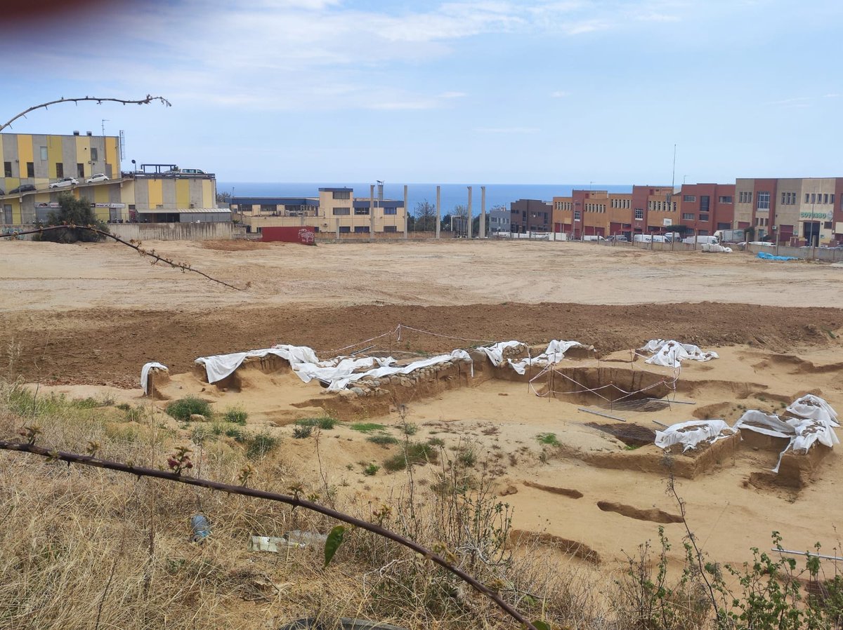 ‼️SALVEM CA LA MADRONA. NO AL TRASLLAT‼️ 
El 5 de maig a les 19:30 a Can Noè , us convoquem a una trobada amb les entitats impulsores del manifest contra el trasllat, per valorar les properes accions per preservar el jaciment. Fes difusió de la convocatòria📯 i vine❗