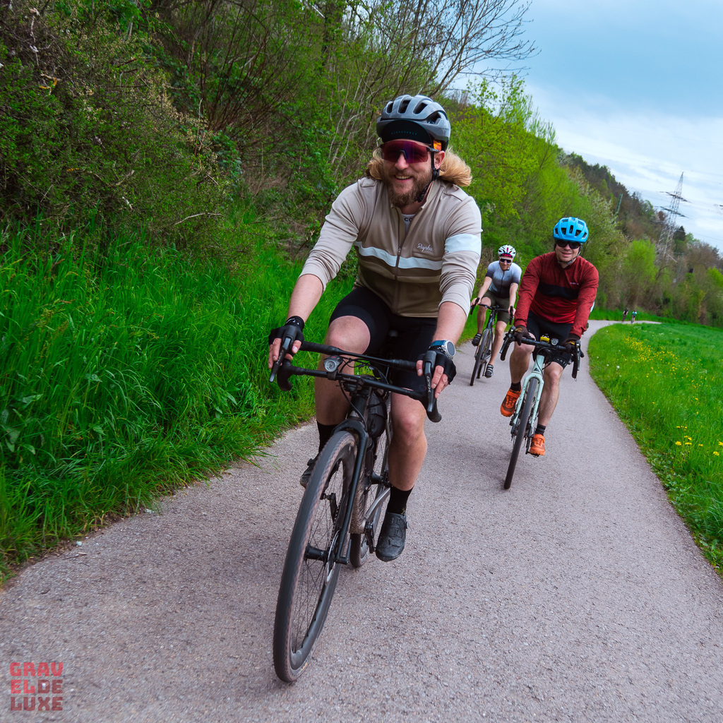 Der erste GravelDeluxe #RideFAR Community Ride 2023 😍

Ein voller Erfolg, mit vielen glücklichen Gesichtern, dreckigen Gravelbikes und der Lust auf mehr, so war er, der erste GravelDeluxe #RideFAR Community Ride 2023. Eine Aktion um Spenden für wohlt… instagr.am/p/CrdjHckodJy/