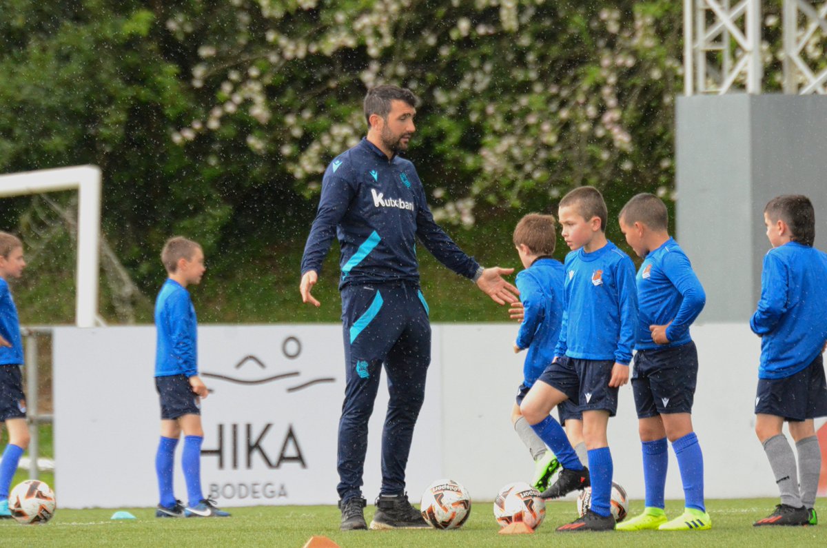 Igandean <a href="/RealSociedadEUS/">Real Sociedad Fútbol</a>  antolatutako teknifikazio entrenamendua izan geunen Arratzainen , Billabona FKE eta <a href="/Danenake/">Danena K.E.</a>   futbol eskolarentzako. Egun polita gure gazteentzat.