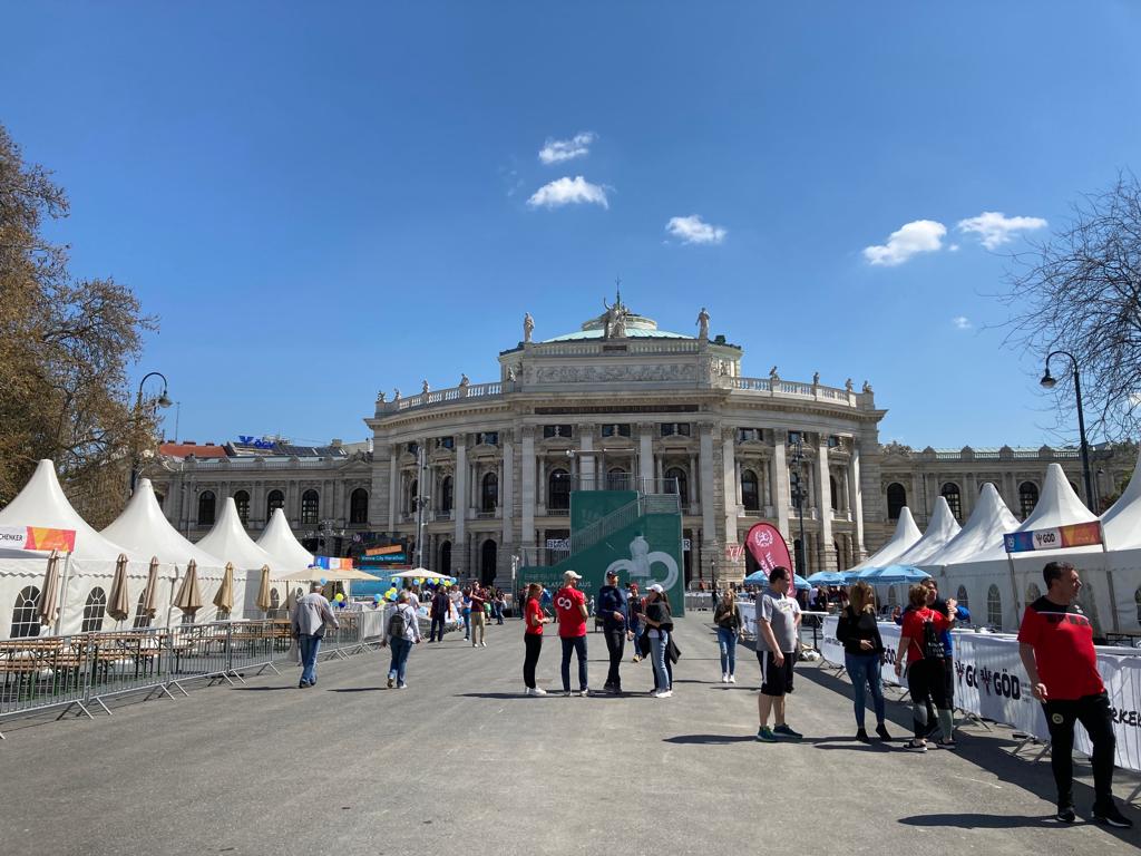 ENITEDbusiness's tweet photo. Last weekend @Vienna_Marathon was held for the 40th time, with the @cocacola_at #inclusionrun on Saturday, & #Powerade sponsoring Sunday's relay marathon
And both days the #CokeVillage was open to greet all runners!
Thanks so much again for the great #teamwork!!
#VCM2023 https://t.co/egIp6qyS8Q