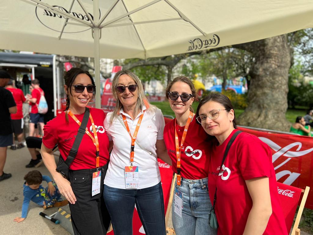 ENITEDbusiness's tweet photo. Last weekend @Vienna_Marathon was held for the 40th time, with the @cocacola_at #inclusionrun on Saturday, & #Powerade sponsoring Sunday's relay marathon
And both days the #CokeVillage was open to greet all runners!
Thanks so much again for the great #teamwork!!
#VCM2023 https://t.co/egIp6qyS8Q