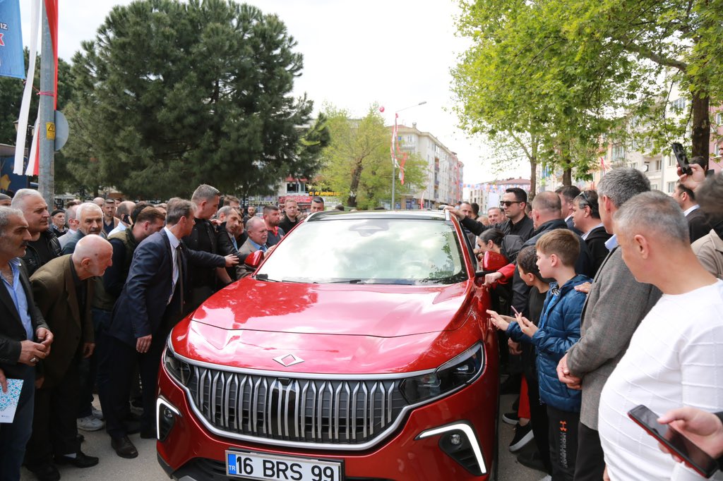 16mustafaisik's tweet photo. Gürsu'dan bir  TOGG geçti 🚘

 Gürsu'dan Sayın Cumhurbaşkanı'mızın Yol ve Dava Arkadaşı Sanayi ve Teknoloji Bakanı'mız Sn. Mustafa Varank geçti. 
Teşekkürler Gürsu ❤️ https://t.co/jnVMmhQrtS