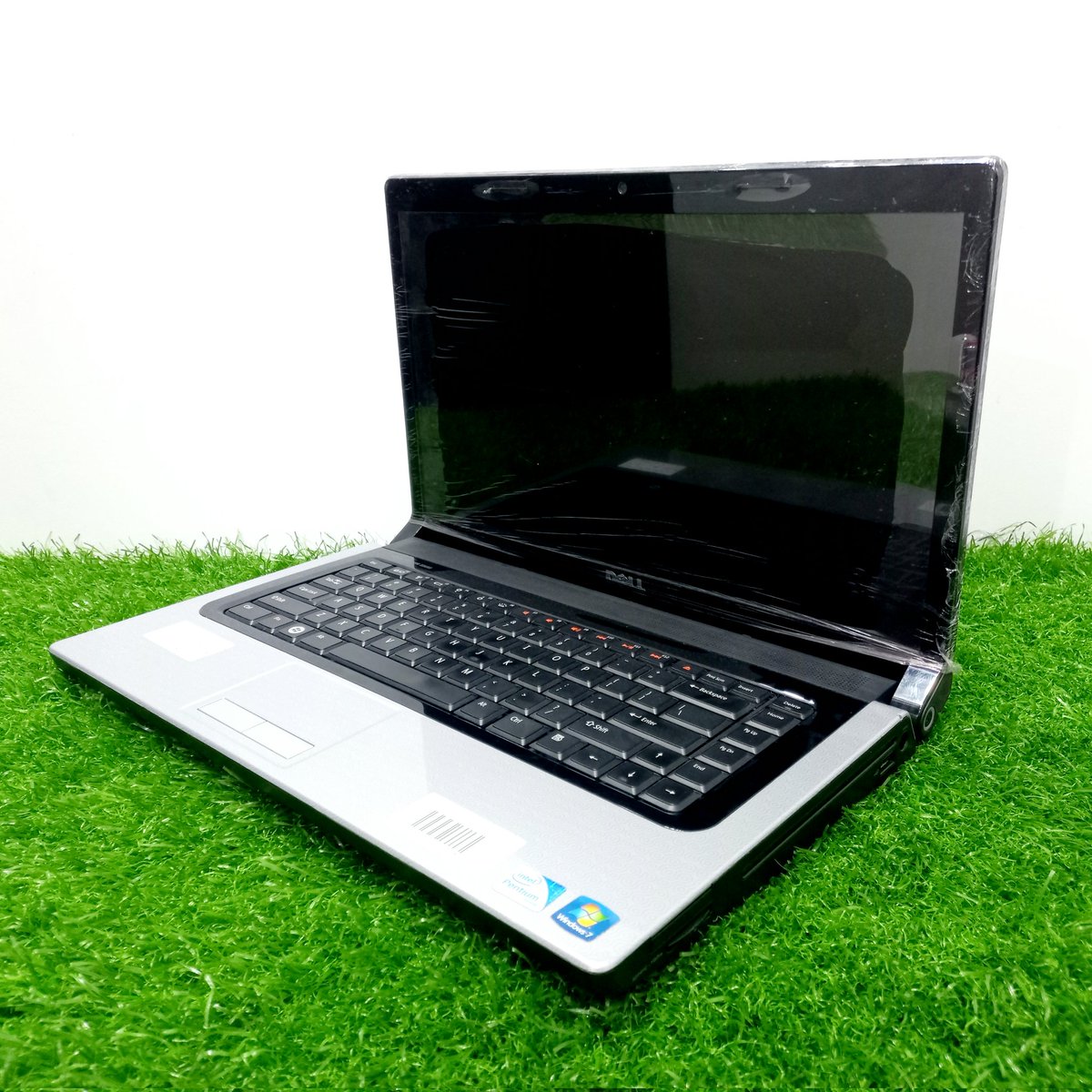 ITZONEELCTRONIC's tweet image. Dell 1555 Laptop 
Intel Core 2 Duo Laptop 
4GB Ram 
320GB Storage 
Contact 0326 5974741 
.
#dell #delllaptop #itzoneelectronics #itzonelaptop #Laptop #core2duo #intelinside