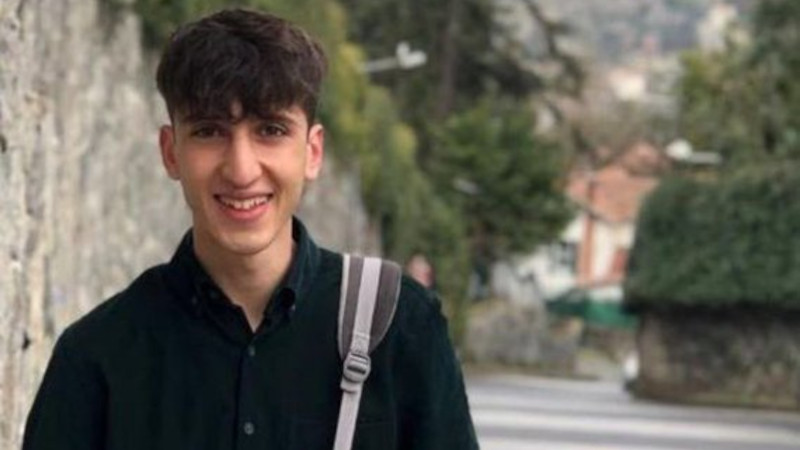 sgdfiletisim_'s tweet photo. Amed |

Siyasi kırıma karşı yaptığımız basın açıklamasında işkence ile gözaltına alınan yoldaşımız Serhat Eren'den saatlerdir haber alamıyoruz. Diyarbakır Emniyeti Eren'in gözaltında olduğunu kabul etmeyerek suç işliyor!

Herkesi #SerhatErenNerede diye sormaya çağırıyoruz. https://t.co/5MHPrB7zTk