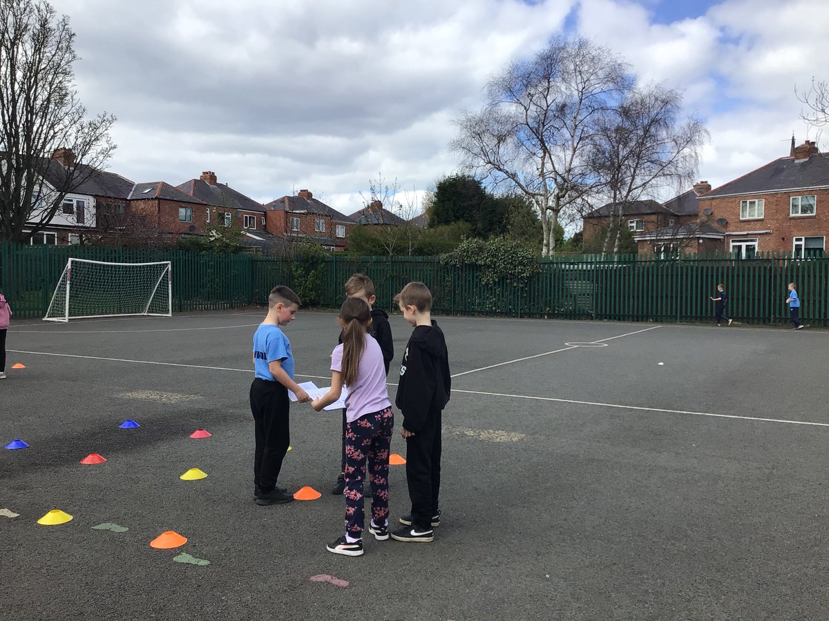 glynwoodschool's tweet photo. Y4 enjoying their OAA PE lesson. Orientating a map and navigating around a grid today. A good test of social, emotional and thinking skills. #Y4JB #glynwoodpe https://t.co/2EEshyKu5m