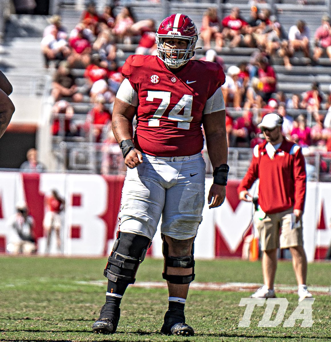 TDAlabamaMag's tweet photo. Five-star freshman OL Kadyn Proctor looks the part 😲 https://t.co/7tEs8t8gal