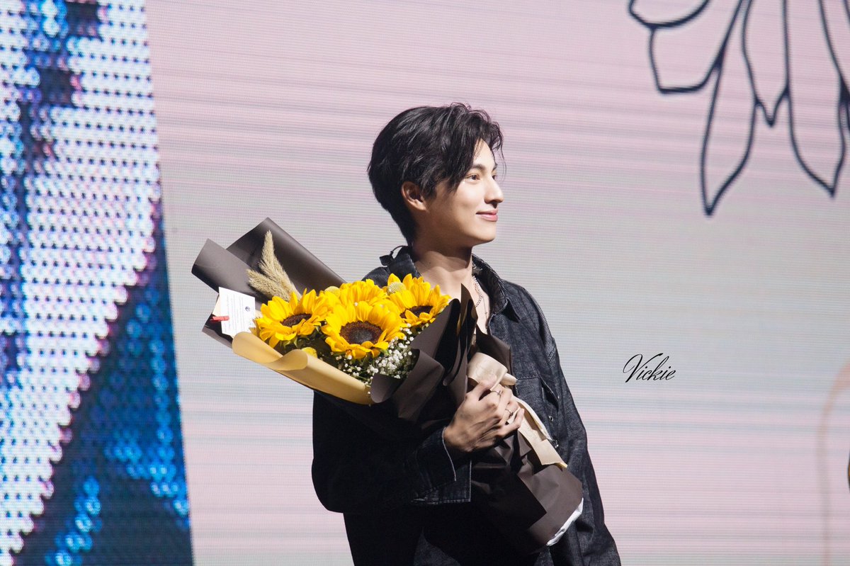 vickie0110's tweet photo. Miss ten days ago，already looking forward to seeing you again.
@gulfkanawut 
#GulfKanawut https://t.co/ZdZC2C7Xq7