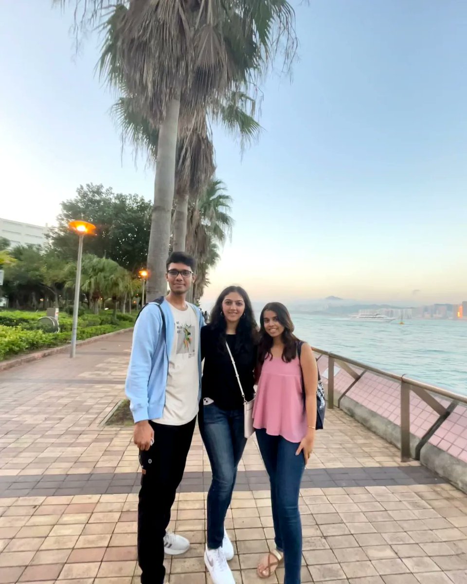 AMSOM_Ahmedabad's tweet photo. At Lingnan, Viraj has taken courses across #BusinessAnalytics and #Finance, additionally attending seminars on #AI. On the cultural end, she has learnt to paint a Chinese New Year Banner and #ChineseFans, Caricature Drawing, and Witnessing #ChineseNewYear Celebrations. https://t.co/uCtZtUrrpj