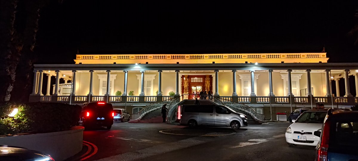 Top10Jp's tweet photo. 実は、世界のヨコサワさんがマルタ🇲🇹のドラゴナーラカジノからポーカーのライブ配信に参加されていると聞き、てんてんもドラゴナーラに行ってきましたん😹
遠目にライブ配信を見る��とができましたん😸
お話をするチャンスはなかったんですが、感動しましたん👏 https://t.co/Vkz9a2Vndr