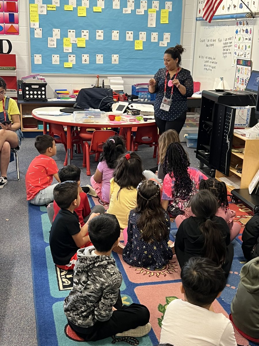 It’s Kindergarten Career Day @DumfriesES Thank you to our community volunteers for sharing your experiences with our students! #DragonsCARE