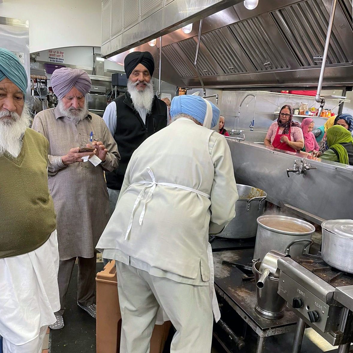 The Gurdwara Baba Banda Singh Bahadar Sikh Society donated hot chai to USJE members feeling the cold on the strike line at Matsqui yesterday. Solidarity! ਏਕਤਾ
@psac_afpc @psacbc