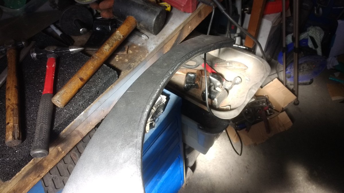 TK42138's tweet photo. Can safely say, trying to form an arch/wheelarch repair panel using hand tools is frustrating. The metal is going in directions I wasn't expecting. Might be time to invest in a shrinker stretcher.
#Rover216GTi #wheelarch https://t.co/b9vZGFWhP2