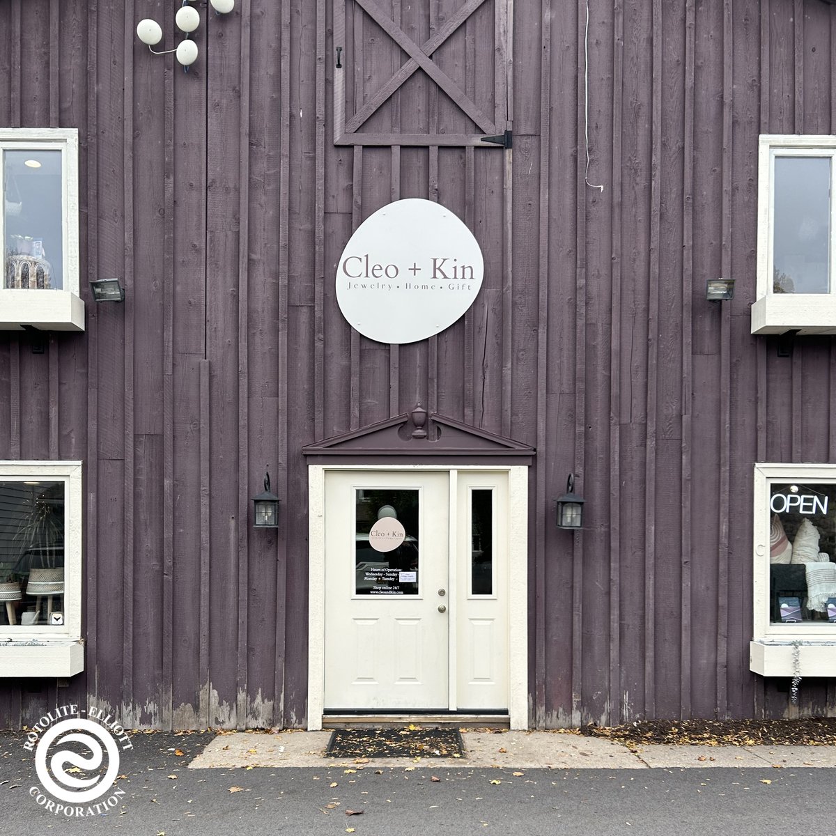 RotoliteElliott's tweet photo. Check out this sign we did for Cleo + Kin in Pittsford, New York!

This sign brings all eyes onto this boutique lifestyle shop!

#Roc #Rochester #Pittsford #NY #NewYork #Sign #Signage https://t.co/6jPzF7tiFC