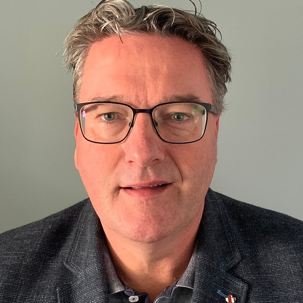 Geerts_en's tweet photo. Solliciteren als je al dertig jaar bij dezelfde werkgever werkt? En dan ook nog naar de functie van directeur-bestuurder? Lees hoe Jan-Hein Boers het aanpakte: https://t.co/X1kn13LrIQ #GeertsenPartners #bemiddeling #solliciteren #managementfunctie #woningcorporatie #zorgvastgoed https://t.co/tw40tc1Ljv