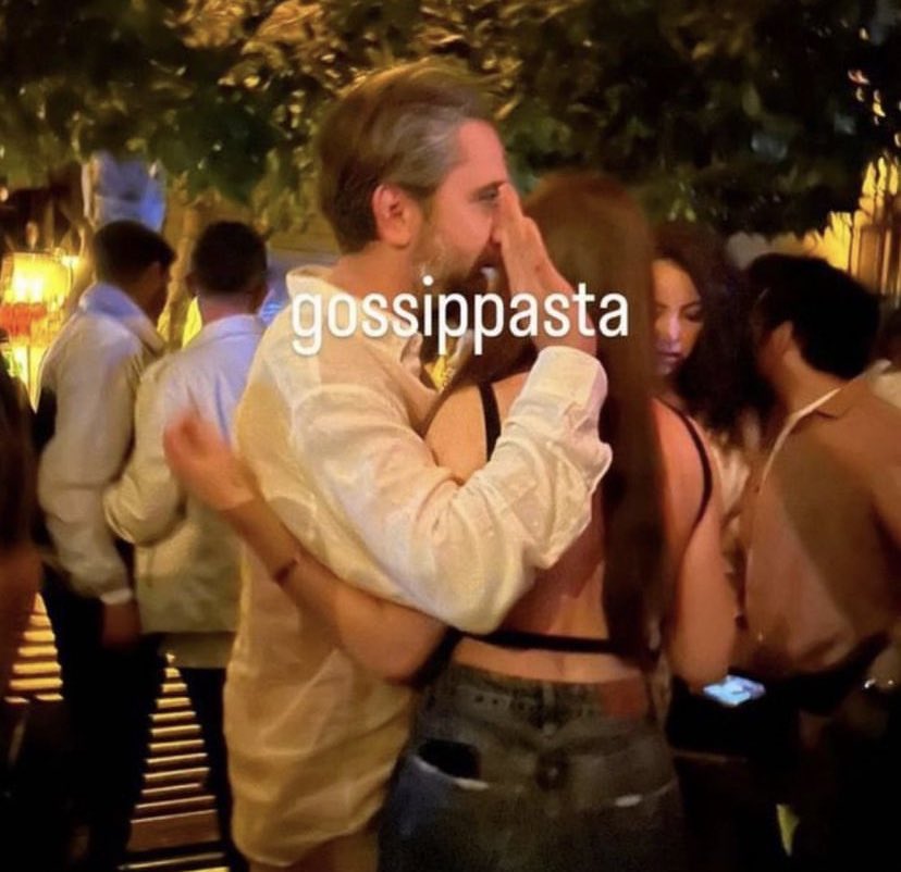 Neslihan atagül gibi bebek gibi kadınla evlisin kendini eksik hissediyorsun diye gidip aldatıyorsun sen erkeklerin özetisin Kadir