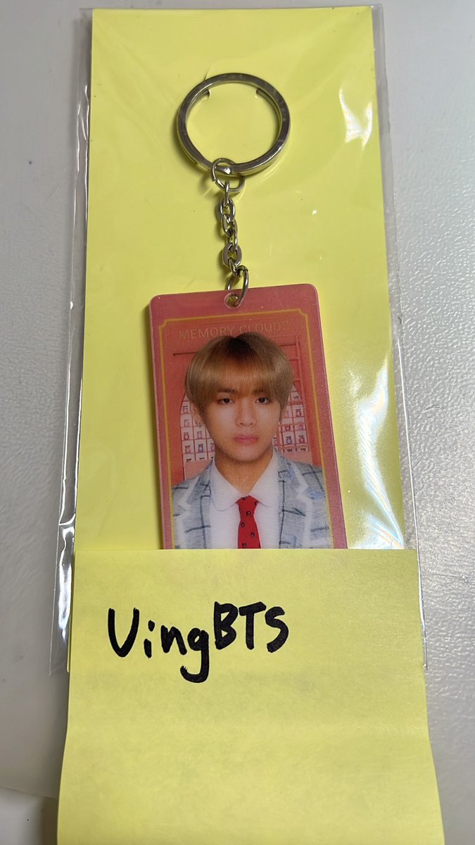 VingBTS's tweet photo. 방탄 뷔  렌티큘러 키링 양도 
4기 머스터 굿즈
배송비 포함 1.5

wts wtb sell buy ptd 포토카드 jungkook rm suga v jimin jin jhope Clear bag btsgoods Photocard 남준석진윤기호석지민태형정국 방탄소년단 https://t.co/mOSYaNLe0Q