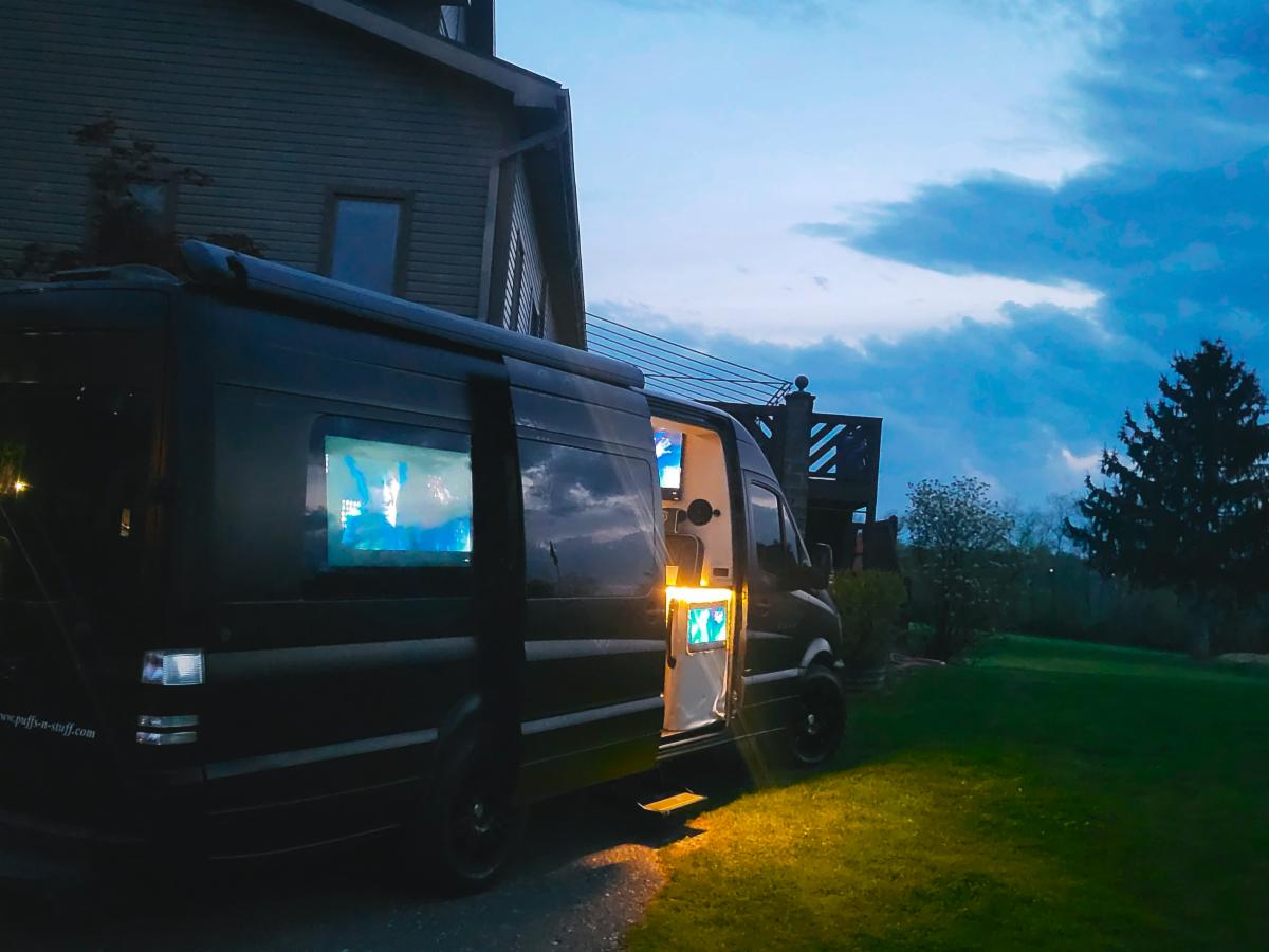 PuffsnStuff's tweet photo. Warning: Smoking Inside is... Welcome! Arrange luxury business meetings or parties, enjoying your favorite cigars and refreshments with up to 6 guests. Set any route and customize your preferences. Book the MOBILE LUXURY LOUNGE now: https://t.co/xYlJ3MH7iq https://t.co/QMvL3jq5Qn
