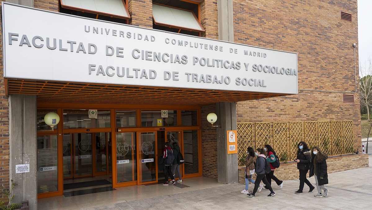 Lector @ketnersusan gaf gastcollege in Madrid over ouderschap, verschillen tussen vaders en moeders en uiteenlopende perspectieven op (goed) opvoeden. Dat leverde interessante gesprekken op. Lees haar blog: hanze.nl/nl/blogs/susan…