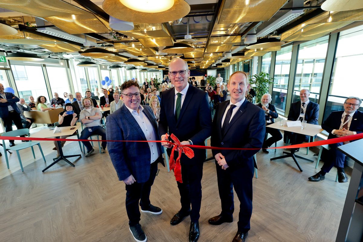 Today, <a href="/Workday/">Workday</a>, welcomed Minister <a href="/simoncoveney/">Simon Coveney</a> and IDA CEO Michael Lohan to officially open 'Dockline' - its second office in Ireland - and announce €2M in funding to establish a new Chair of Technology &amp; Society at <a href="/WeAreTUDublin/">TU Dublin / OT Baile Átha Cliath</a>, the #first of its kind in Ireland. 
Read