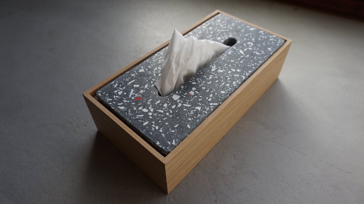 【Utteの活動】
建築士の長田さんとのコラボティッシュボックスができました。
長田さんが設計された嬉野温泉旅館の客室で使用していただきます。
.
かわいぃ。。。
.
この活動は亀みたいなペースでゆっくりと進んでおりますがこれからも長く続けていけるよう頑張ります🐢🇯🇵
#波佐見テラゾ
#波佐見焼