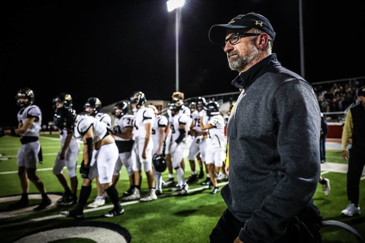 PressPassSports's tweet image. A tribute to Canadian’s Chris Koetting. What an outstanding job by @lancelahnert telling you exactly who this amazing coach and man really is. From all of us in the Texas Panhandle, it’s been an honor coach Koetting. #txhsfb presspasssports.com/a-tribute-to-c…