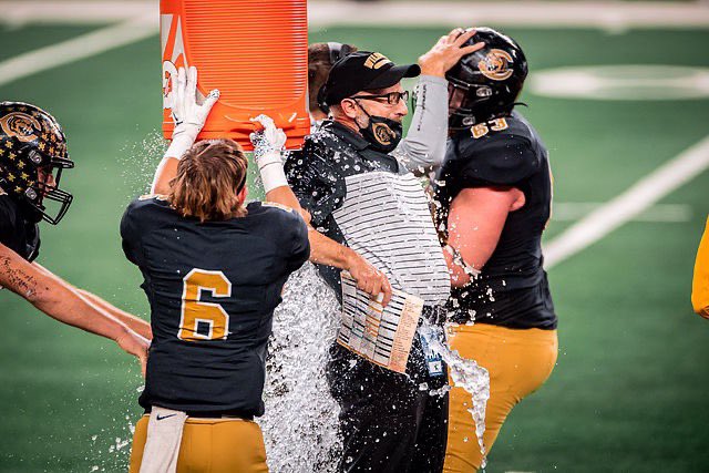 PressPassSports's tweet image. A tribute to Canadian’s Chris Koetting. What an outstanding job by @lancelahnert telling you exactly who this amazing coach and man really is. From all of us in the Texas Panhandle, it’s been an honor coach Koetting. #txhsfb presspasssports.com/a-tribute-to-c…