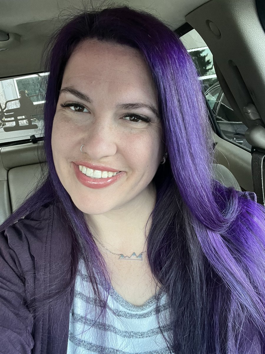 jvfiso's tweet photo. I made it to work driving @UncleMaui’s truck and successfully parked it in one of the tiny Salt Lake City parking spots 😅 I did avoid the parking garage, just for my own sanity. Fresh hair and fresh face. Let’s do this 💪🏼 #HappyTuesday #gogetit #workitgirl https://t.co/eVflR55A2J