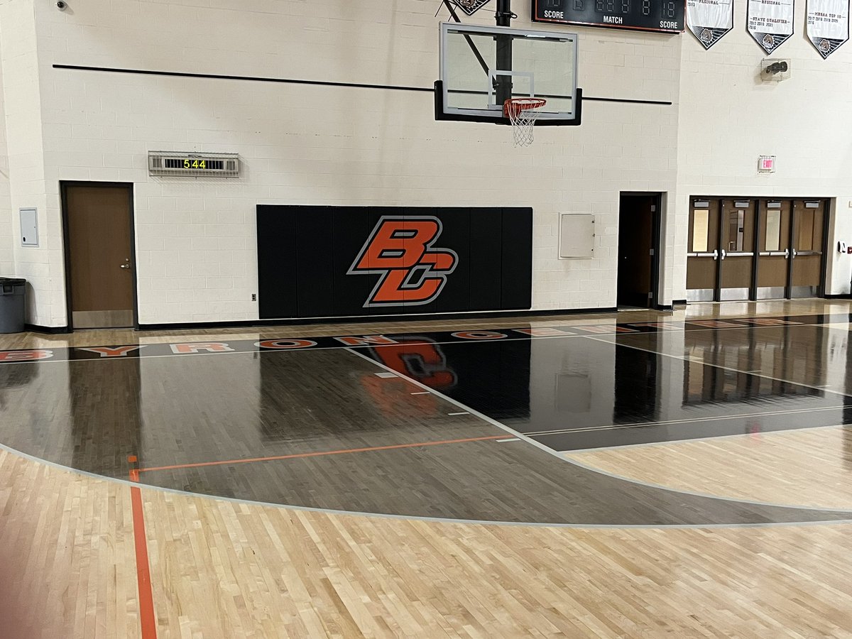 CoachVD's tweet photo. The dawgs ate again this morning! Another shoutout to @isaac_lee_10 for the 🔥🔥 on the aux. And props to @CamdenKarel for being 👑 of the court after a great workout. #BCBreakfastClub https://t.co/oypuFsql5f
