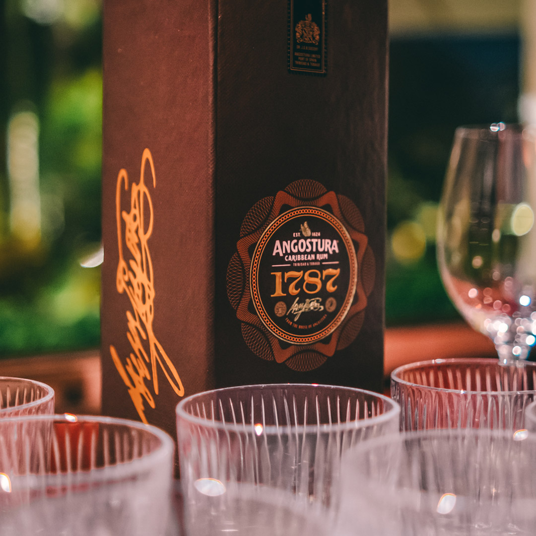 CabanaCorner's tweet photo. Presentamos el Juan López Gran Patagón, segunda edición exclusiva para el Cono Sur, junto a la Embajadora de la República de Cuba en Uruguay, Msc. Zulan Popa Danel y el Asesor Comercial, Msc. Ezequiel Díaz. @Habanos_Oficial #juanlopez #granpatagon https://t.co/KBFMHjTWHK