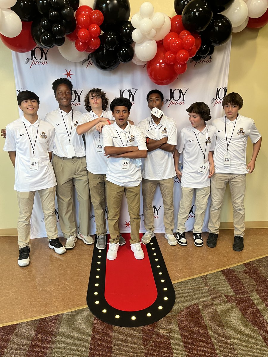 jcityTNschools's tweet photo. On this #TopperTuesday, we want to give a special shout-out to the Science Hill junior varsity and varsity boys soccer players. This group of young men sacrificed a Friday night to encourage Joy Prom attendees.
#WeAreAllToppers #SeekingSignificance #PartOfTheHill https://t.co/mR8JkhM6kf