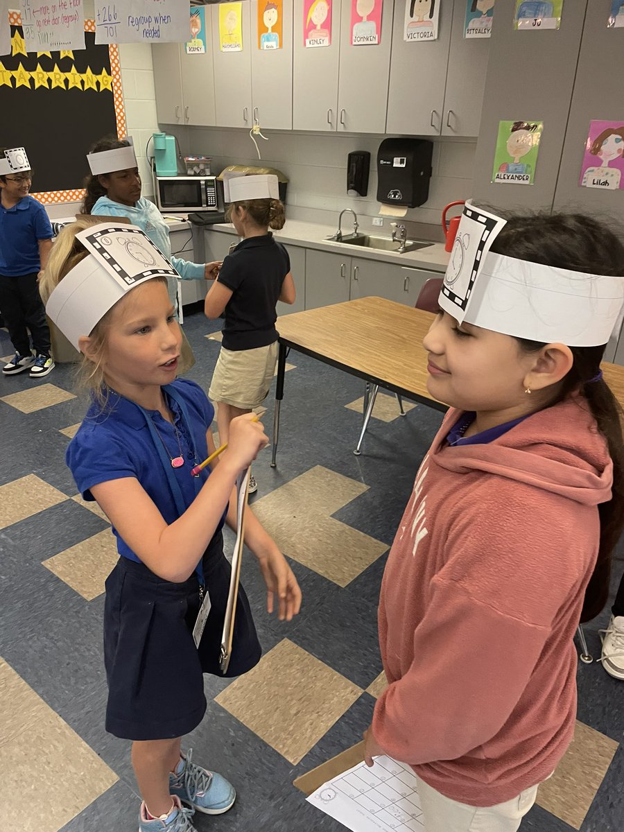 mrsnoeLES's tweet photo. Telling time is fun when you turn it into a game! @LelyLionsRoar https://t.co/uiABMSAkj3