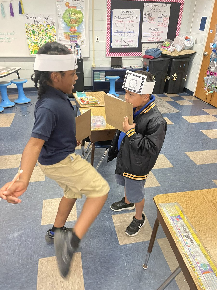 mrsnoeLES's tweet photo. Telling time is fun when you turn it into a game! @LelyLionsRoar https://t.co/uiABMSAkj3