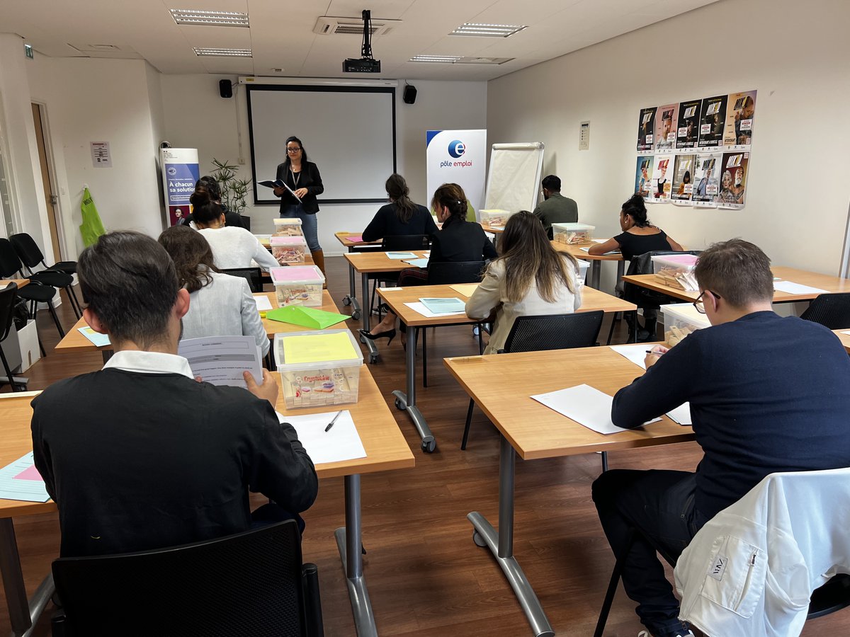 Avec @poleemploi_VAR Détection de potentiel dispositif <a href="/MaRegionSud/">Région Sud</a> des métiers de la santé à #Draguignan. 🙏 à l’EPHAD TONUS VITAMINE.
9⃣ participants et 3⃣ projets définis d'ASH, Aide-soignant et infirmier 👍.