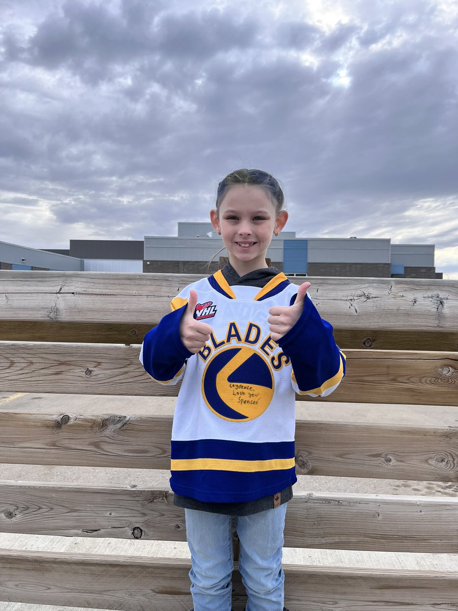 meggy71's tweet image. Blue and yellow hair.  #game7magic