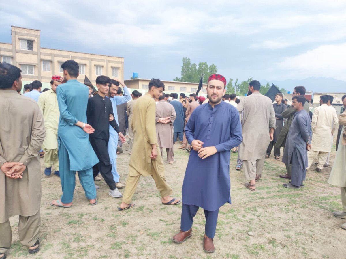 khattak_10's tweet photo. زما قاتلہ زما حال باندی    جہان   اوجڑل
زما قاتلہ ستا پہ   ظلم ھر انسان   اوجڑل

تہ   مسلمان  زہ مسلمان   یمہ زما     قاتلہ
یو مسلمان د خندا شین بل مسلمان اوجڑل 💔 

#WeWantPeaceInSwat 
#manzoorpashteensymbolofpeace 
#NoMoreOperationsAccepted https://t.co/7Qz3bB7hXV