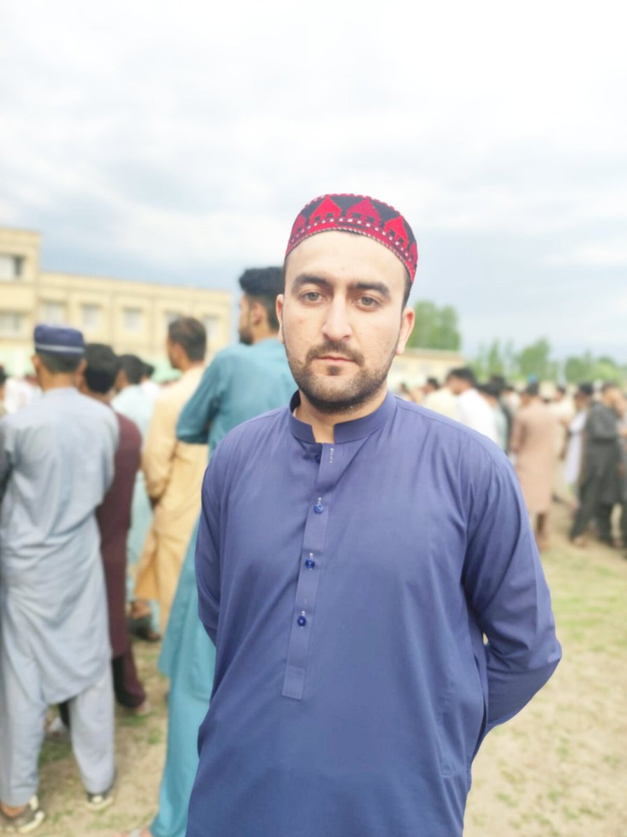 khattak_10's tweet photo. زما قاتلہ زما حال باندی    جہان   اوجڑل
زما قاتلہ ستا پہ   ظلم ھر انسان   اوجڑل

تہ   مسلمان  زہ مسلمان   یمہ زما     قاتلہ
یو مسلمان د خندا شین بل مسلمان اوجڑل 💔 

#WeWantPeaceInSwat 
#manzoorpashteensymbolofpeace 
#NoMoreOperationsAccepted https://t.co/7Qz3bB7hXV