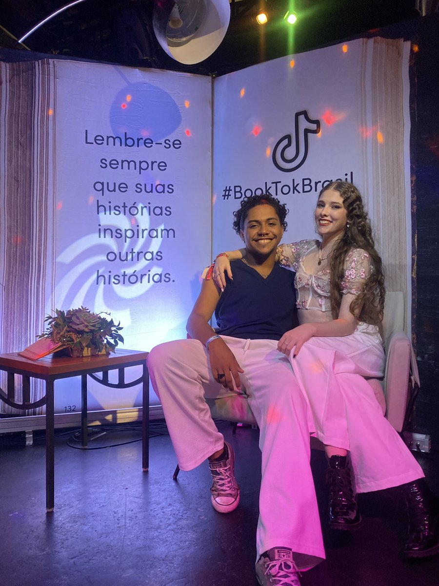 eu e minha duplinha no #BooktokDinner ontem 🫶🏻🫶🏻 @sedropo