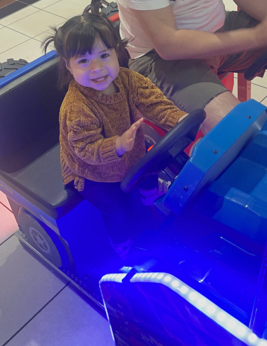 perlallamasl's tweet photo. Ayer tuvimos un date con nuestra hija ! Y nos sorprendimos lo locamente feliz que andaba! Todo le daba risa🥰🤍 https://t.co/2OmzMpdDuE