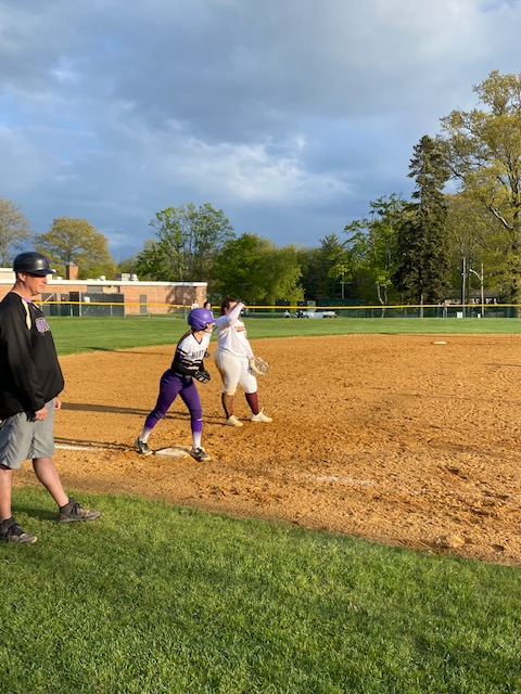 CHSNAthletics's tweet image. North Varsity Softball defeated Arlington B 12-4 improving to 6-4 in the 2023 season!
🥎Lauren Tighe pitched the CG WIN w/ 5 Ks
🥎Ava DeFeciani 2 Hits RS, 5RBI
🥎Jenna Hill 2 Hits 3RS 3RBI
🥎Siena DeCicco 2RS
GREAT GAME RAMS!🙌🥎💜🥎🙌
#RAMtastic #PurplePride