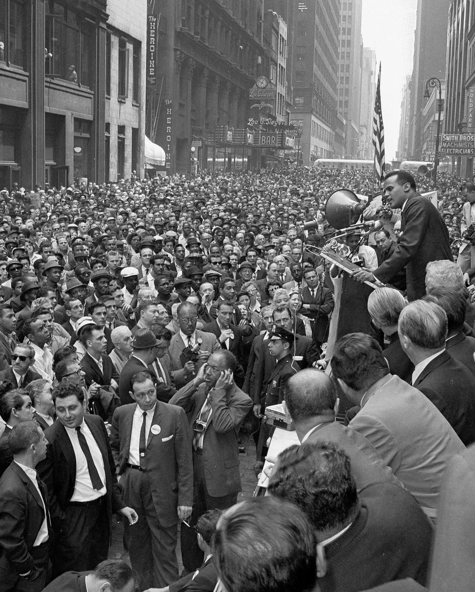colinphoenix's tweet photo. Harry Belafonte, civil rights rally, New York City, May 1960

📸 Jacob Harris https://t.co/y8CMluyaM9