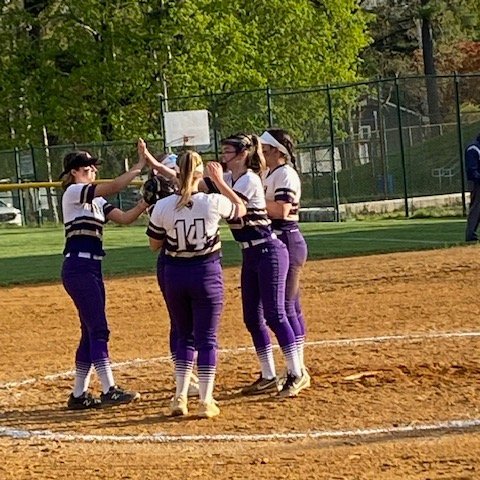 CHSNAthletics's tweet image. North Varsity Softball defeated Arlington B 12-4 improving to 6-4 in the 2023 season!
🥎Lauren Tighe pitched the CG WIN w/ 5 Ks
🥎Ava DeFeciani 2 Hits RS, 5RBI
🥎Jenna Hill 2 Hits 3RS 3RBI
🥎Siena DeCicco 2RS
GREAT GAME RAMS!🙌🥎💜🥎🙌
#RAMtastic #PurplePride