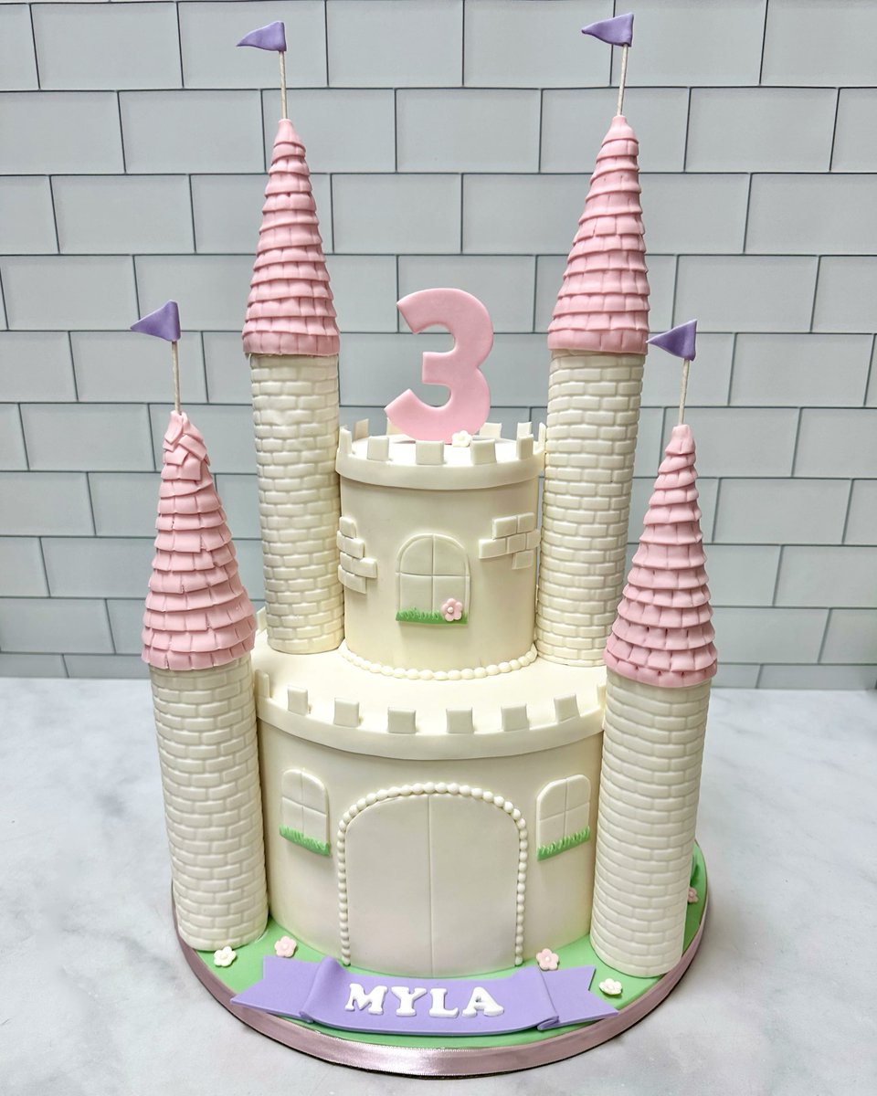 Every princess deserves a castle 🏰

#castlecake #kupcakekitchen #wantcake #princesscastle #birthdaycakeideas #birthdayideas #birthdaypartyideas #birthdayideasforgirls #birthdayideasforkids #designercakes #customcakes #3dcakes #beautifulcakes #amazingcakes #birthdaycakeforgirls